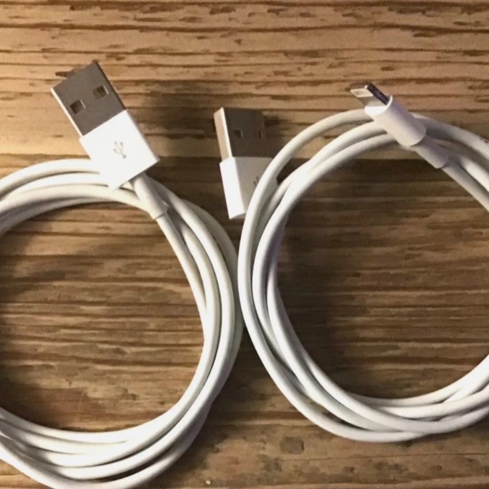 Apple Lot of 2 USB to Lightning Cable Charging Cords 3.5